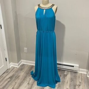VINCE CAMUTO maxi dress